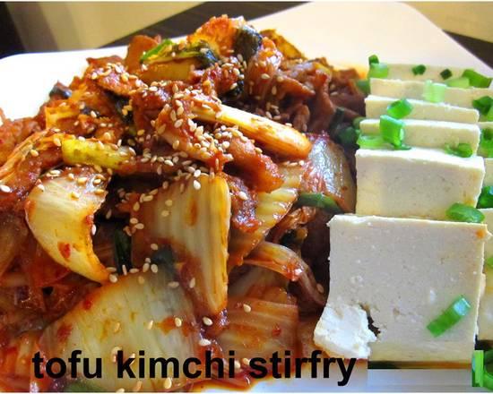 Tofu Kimchi Stir-fry (두부 김치 볶음)